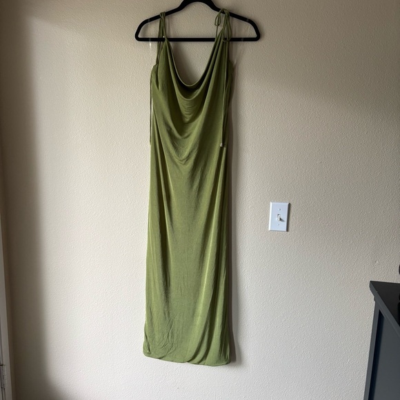 Meshki Green Sleeveless Cowl Neck Bodycon Maxi Dress - Picture 3 of 6